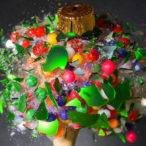 amazing-stop-motion-photography-sugar-balls-and-globe
