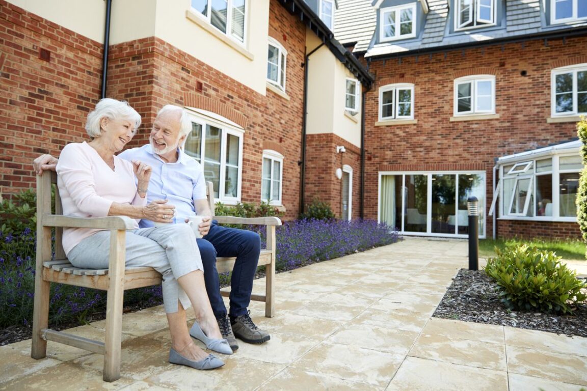 6 Things to Consider Before Choosing A Retirement Home