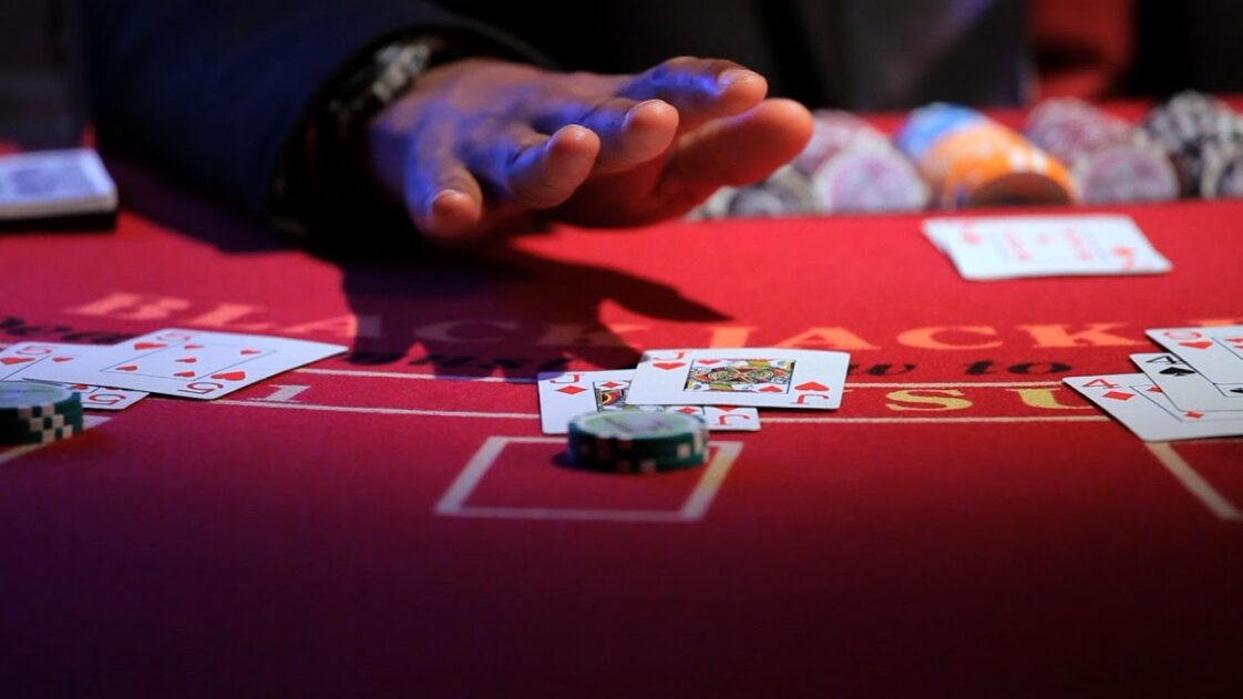 Should You Ever Split Face Cards in Blackjack?